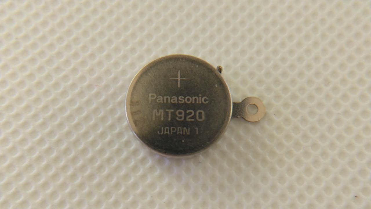 プラス極にはMT920の表示